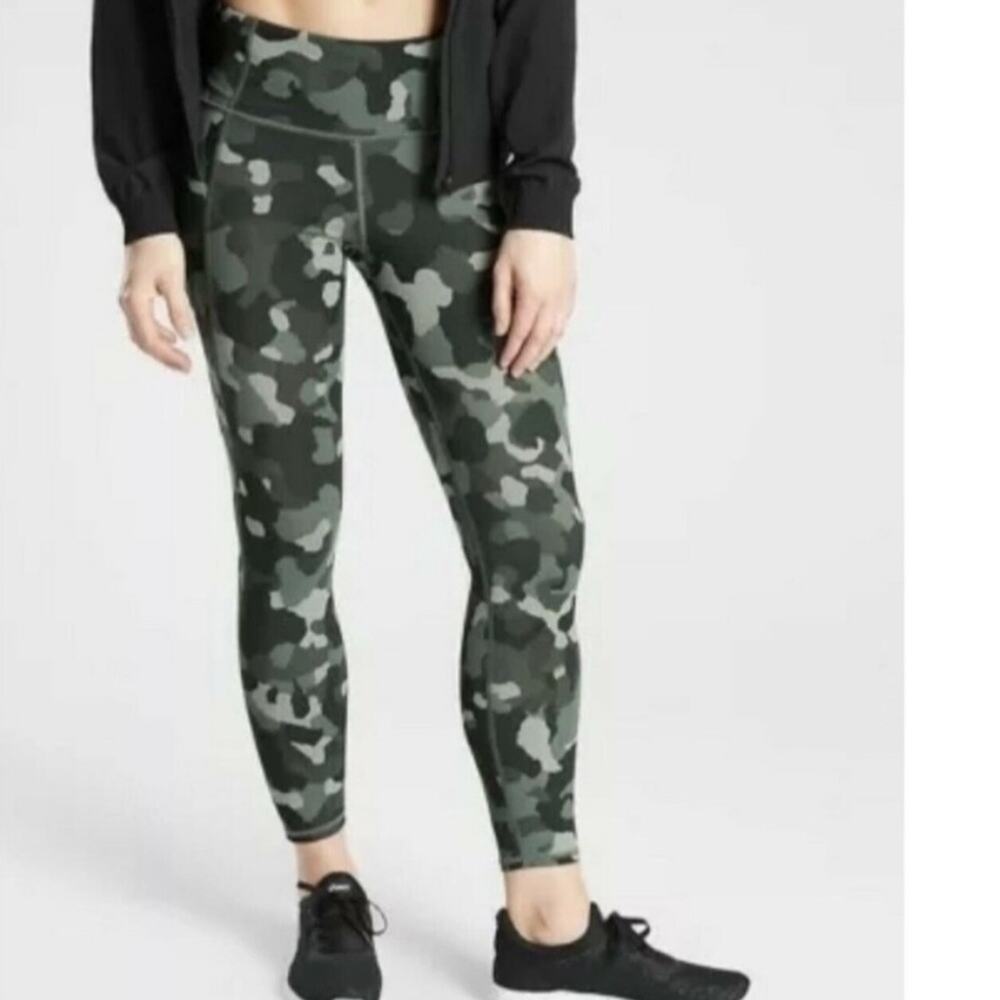 Athleta Lightning Camo 7/8 Leggings